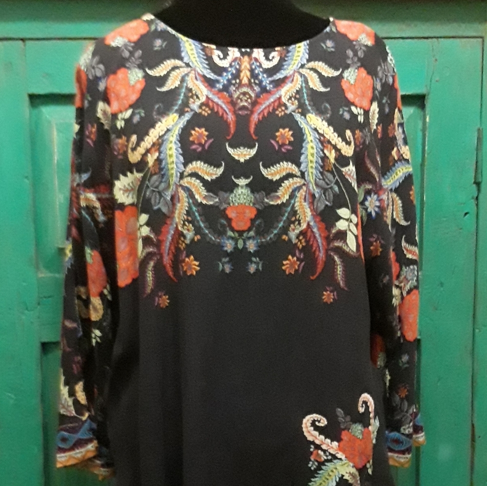 Beautiful NWT Women's s Desiqual Navy/Red Top, M